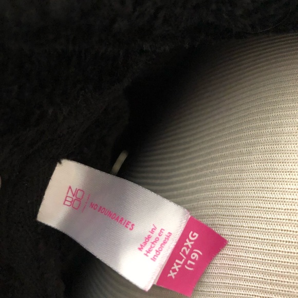 Black fuzzy sweater - Picture 3 of 3